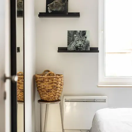 Apartment Modern 10min Mons